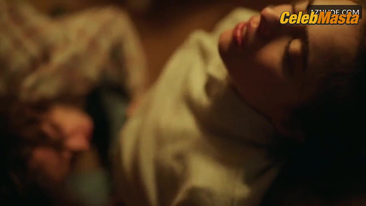 Margaret Qualley ’s Sexy Scene From Maid - Photo 1 of 5 photo 5