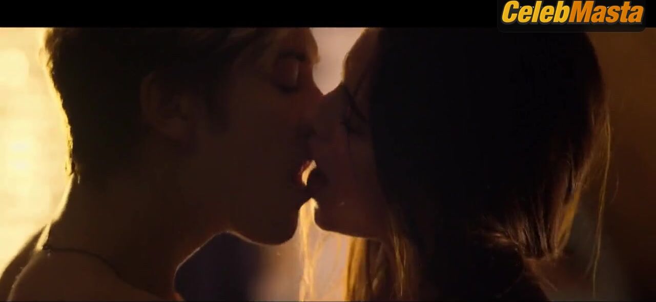 Margaret Qualley ’s Underwear Scene From Death Note - Photo 2 of 5 photo 4