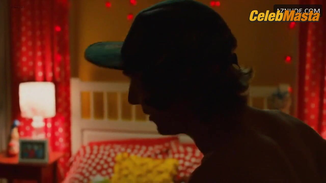 Margaret Qualley Booty, Tits Scene From The Leftovers - Photo 2 of 5 photo 3