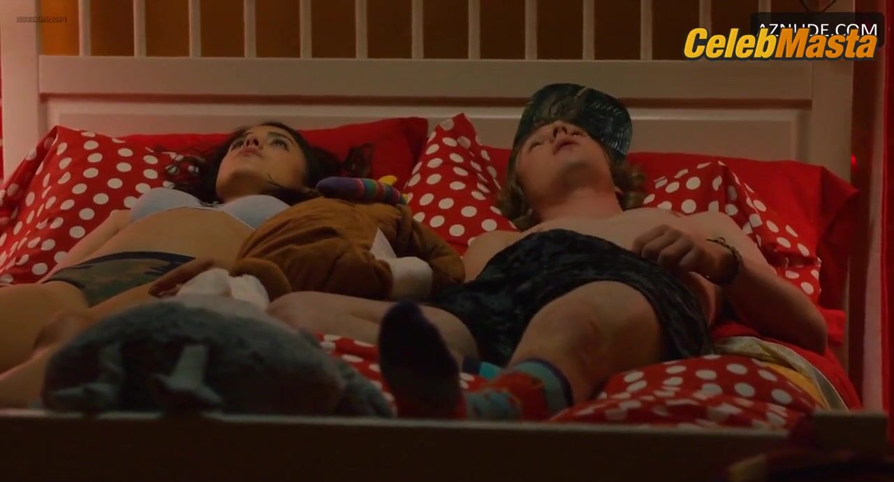Margaret Qualley Booty, Tits Scene From The Leftovers - Photo 2 of 5 photo 5