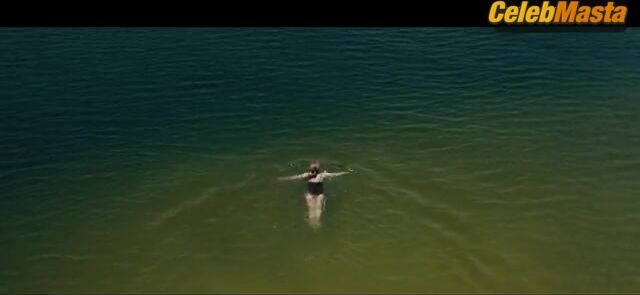 Julianne Moore Sydney Sweeney And Sexy Scene From Echo - Photo 2 of 5 photo 4