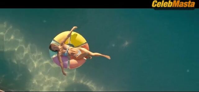 Sydney Sweeney Swimsuit Scene From Anyone But You - Photo 2 of 5 photo 4