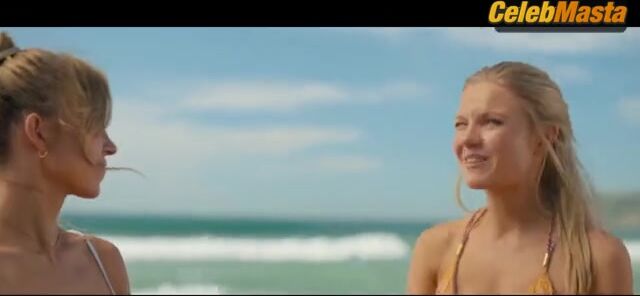 Hadley Robinson Sydney Sweeney And Swimsuit Scene From - Photo 1 of 5 photo 2