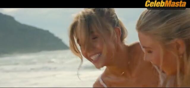 Hadley Robinson Sydney Sweeney And Swimsuit Scene From - Photo 1 of 5 photo 5