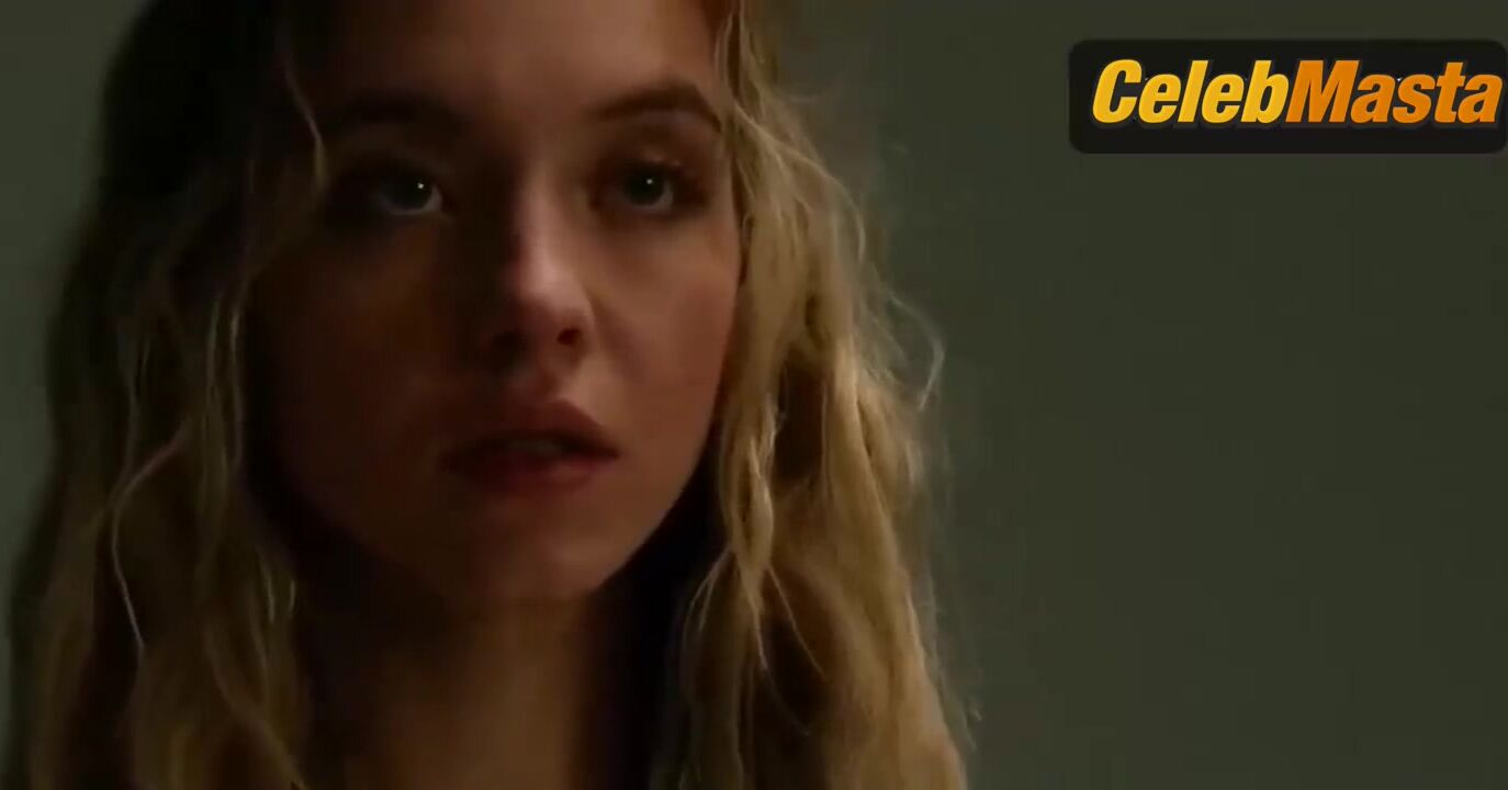 Sydney Sweeney Ass, Tits Scene From The Voyeurs - Photo 2 of 5 photo 3