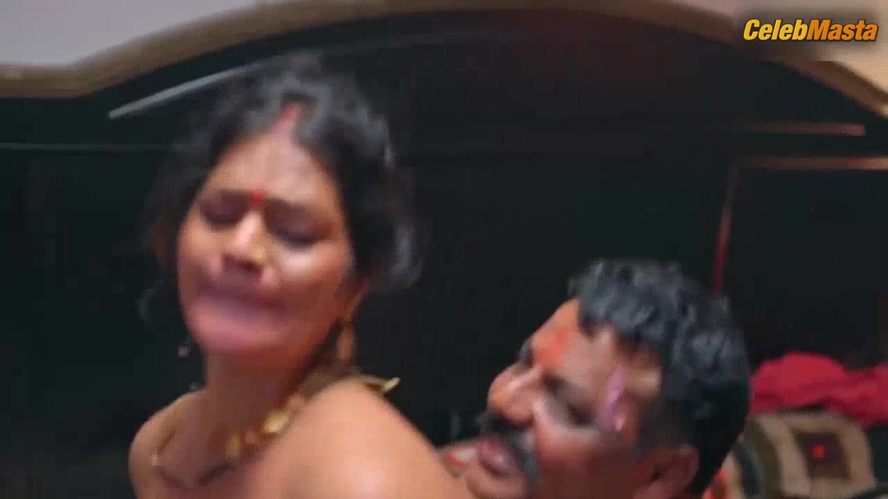 Malavika Tomar Booty And Boobs Scene In Kache Rishtey - Photo 3 of 5
