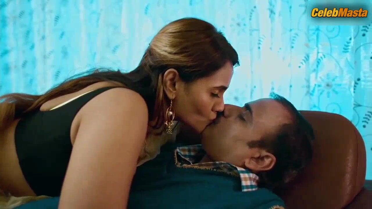 Jinnie Jaaz Ass Scene In Love Guru - Photo 3 of 5 photo 2
