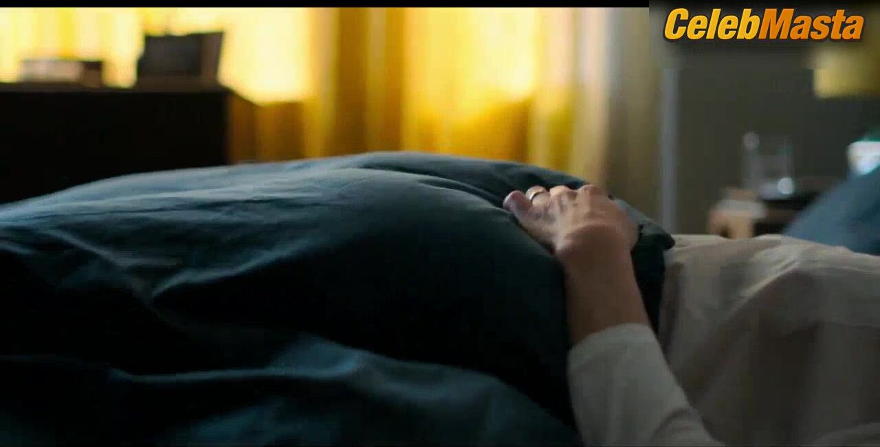 Toni Collette ’s Hot Scene In Wanderlust - Photo 2 of 5