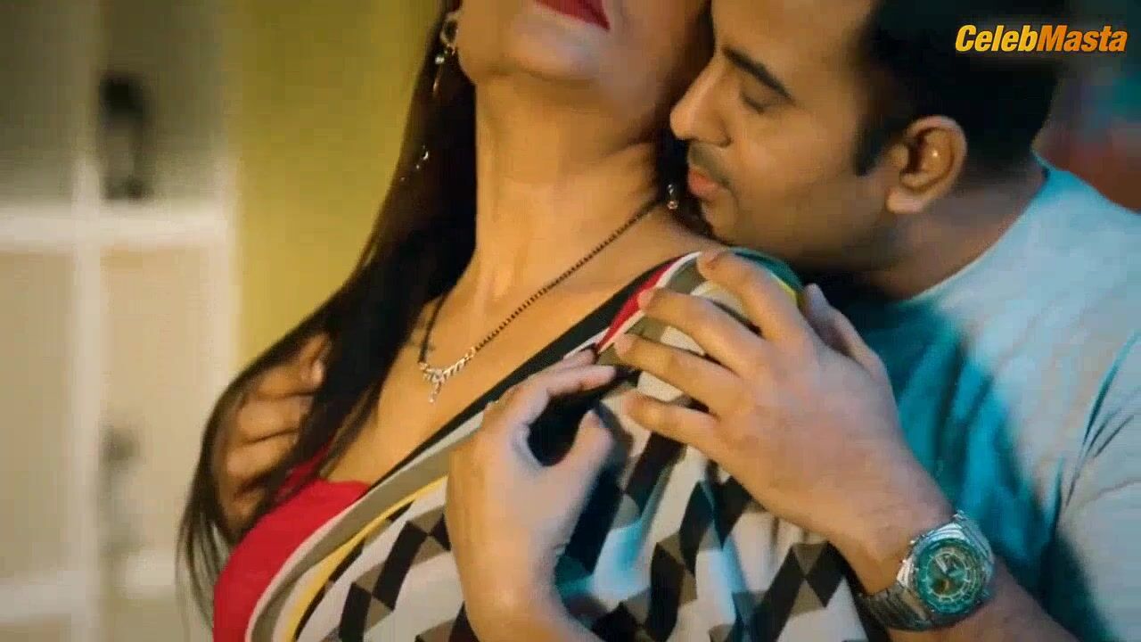 Jinnie Jaaz Tits Scene In Charmsukh - Photo 2 of 5 photo 1