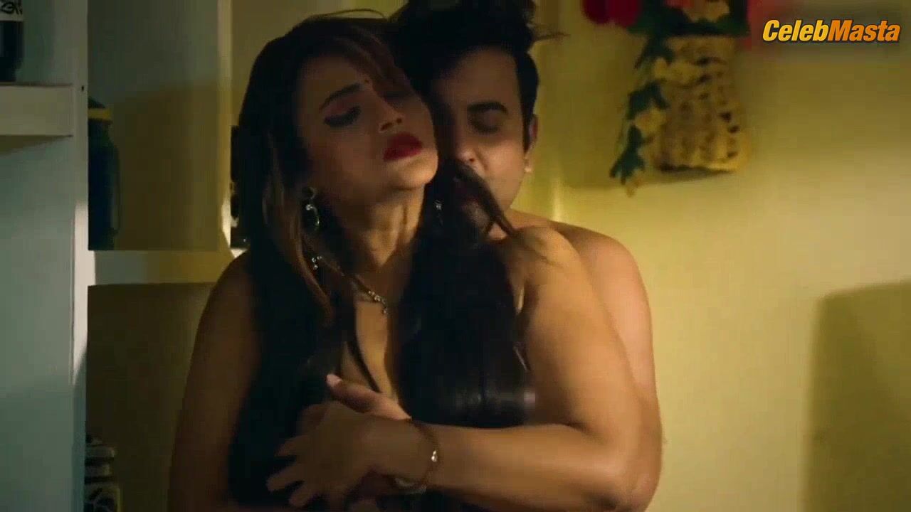 Jinnie Jaaz Tits Scene In Charmsukh - Photo 2 of 5