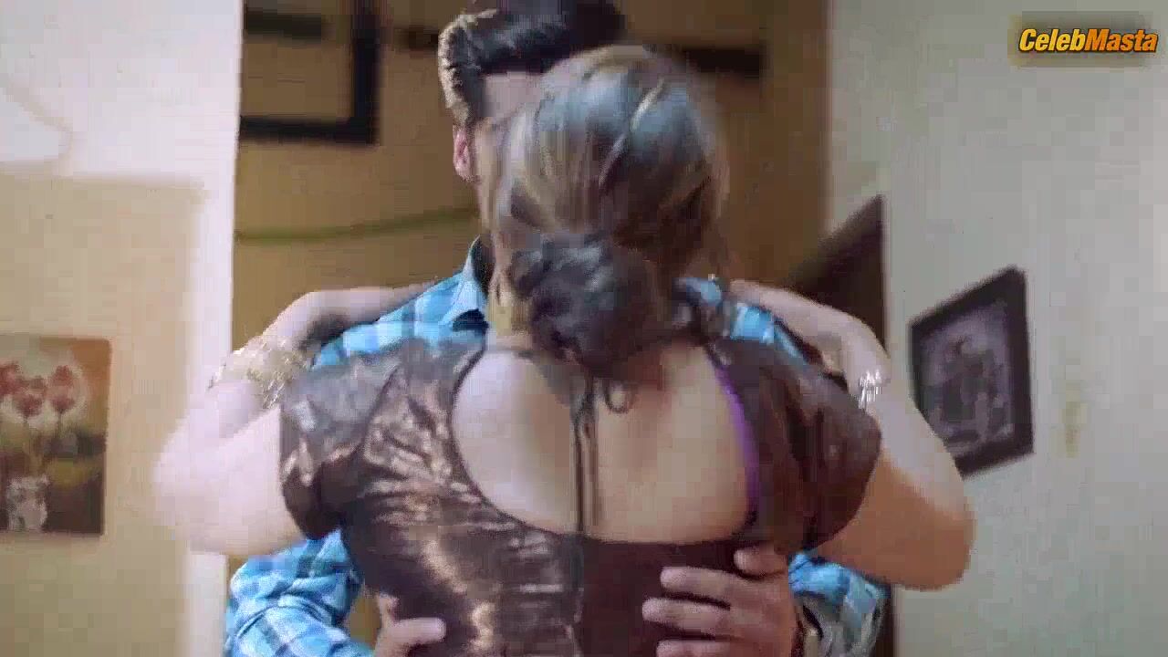 Jinnie Jaaz Displays Boobs Scene In Charmsukh - Photo 1 of 5 photo 2