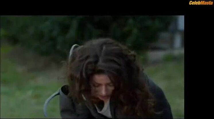 Emmanuelle Vaugier ’s Sexy Scene From Mirrors 2 - Photo 2 of 5 photo 1