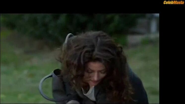 Emmanuelle Vaugier ’s Sexy Scene From Mirrors 2 - Photo 2 of 5