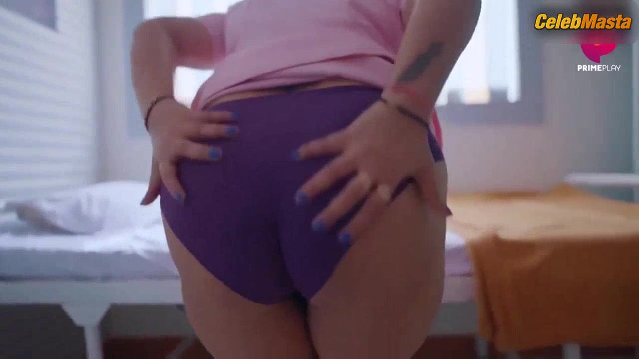 Malavika Tomar Flaunts Booty, Breasts Scene In Ilaaj - Photo 2 of 5
