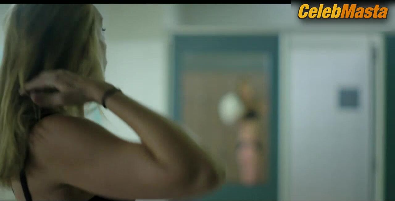 Toni Collette Reveals Underwear Scene In Wanderlust - Photo 2 of 5 photo 1