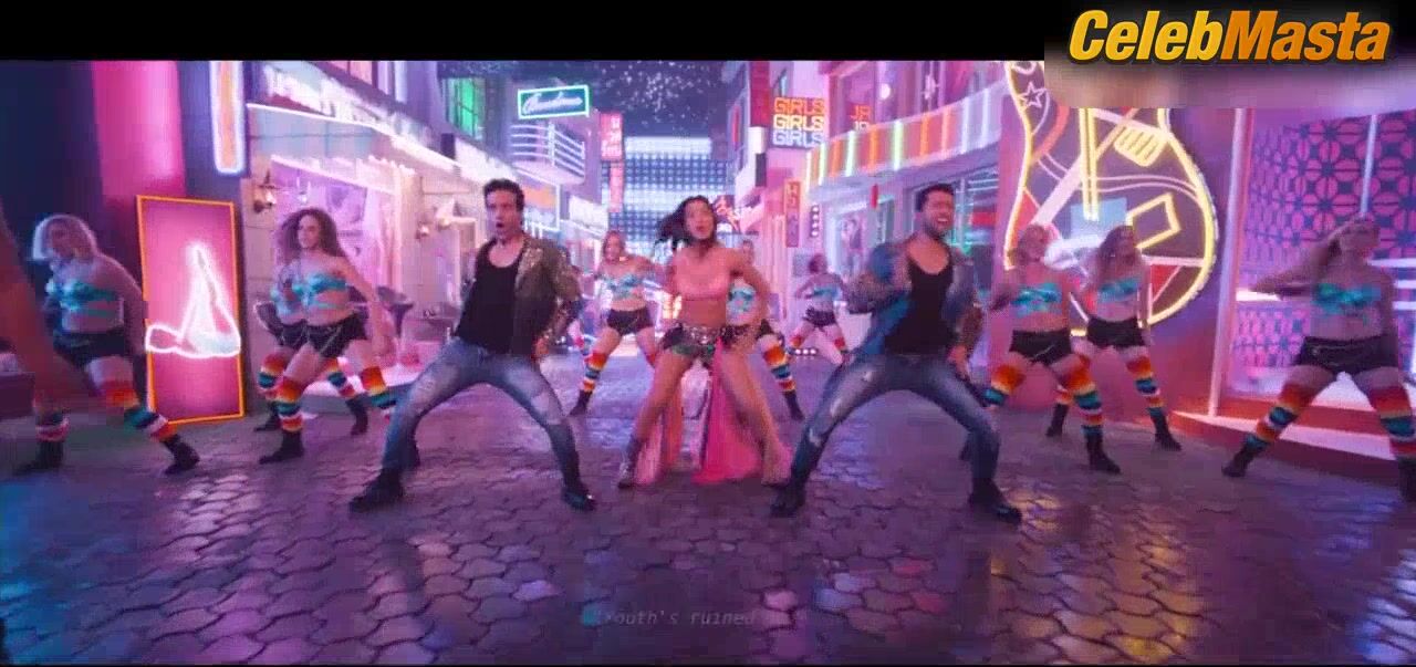 Gauhar Khan ’s Sexy Scene From Kya Kool Hain Hum 3 - Photo 2 of 5 photo 4