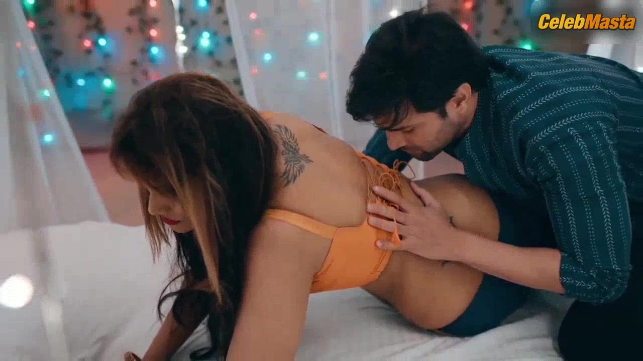 Jinnie Jaaz Steamy Scene In Rikshawala - Photo 1 of 5