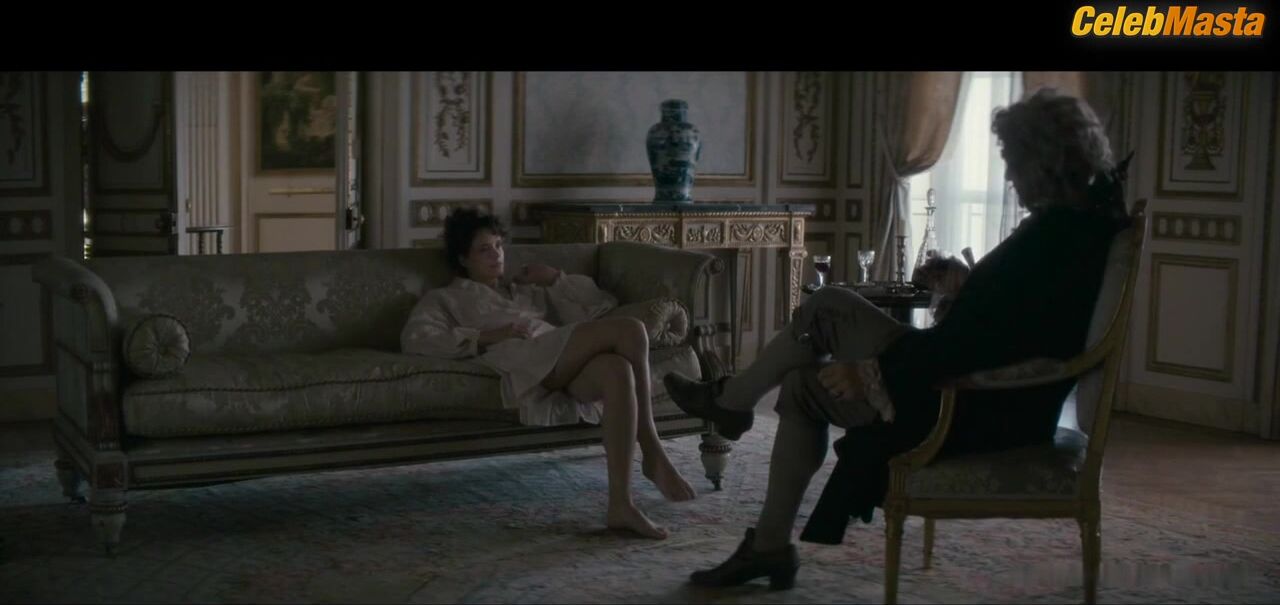 Stacy Martin Reveals Ass, Tits Scene In Casanova, Last - Photo 2 of 5
