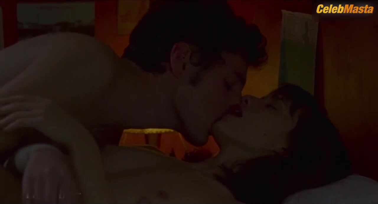 Stacy Martin ’s Tits Scene From Amanda - Photo 1 of 5