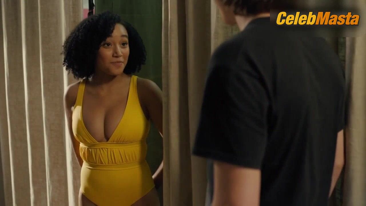 Amandla Stenberg Swimsuit Scene From Everything, Everything - Photo 1 of 5 photo 4