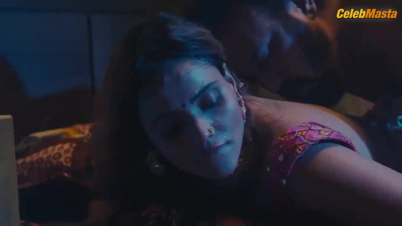 Jinnie Jaaz Sensual Scene In Kya Khoob Lagti Ho - Photo 2 of 5