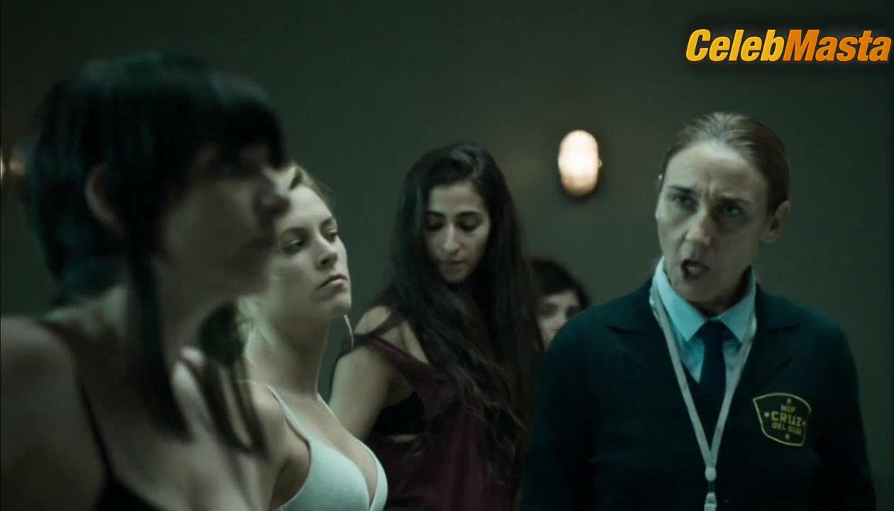 Alba Flores Najwa Nimri, Maggie Civantos, Olivia Delcan - Photo 4 of 5