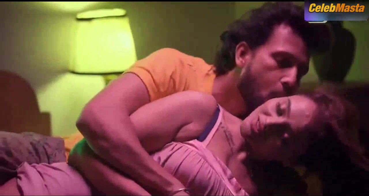 Jinnie Jaaz Boobs, Underwear Scene In Pyar Ki Tadap - Photo 1 of 5 photo 2