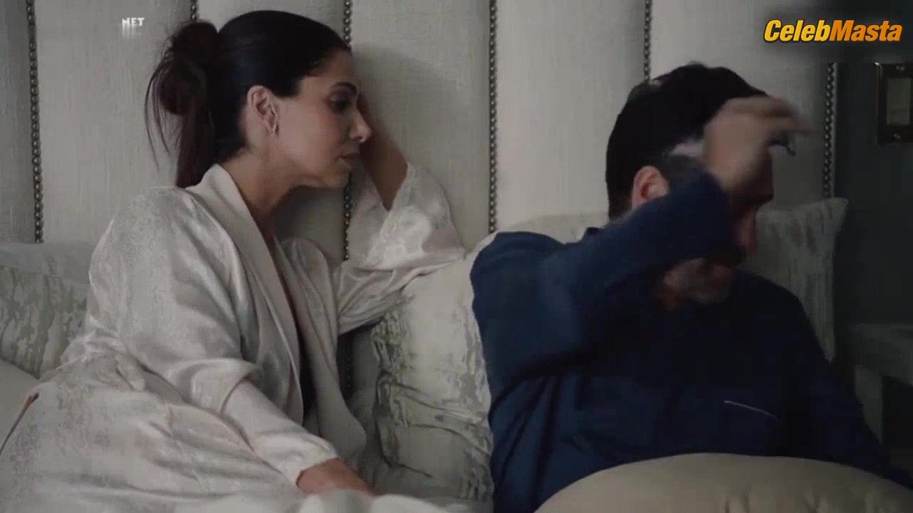 Roselyn Sanchez Tits, Swimsuit Scene In Grand Hotel - Photo 1 of 5 photo 2