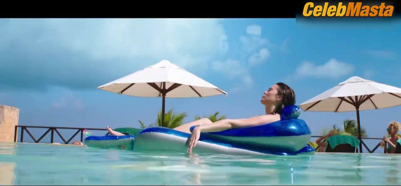Claire Holt Mandy Moore And Swimsuit Scene In In The Deep - Photo 1 of 5