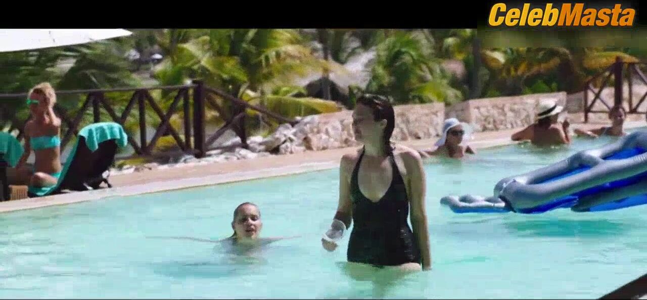 Claire Holt Mandy Moore And Swimsuit Scene In In The Deep - Photo 1 of 5 photo 4