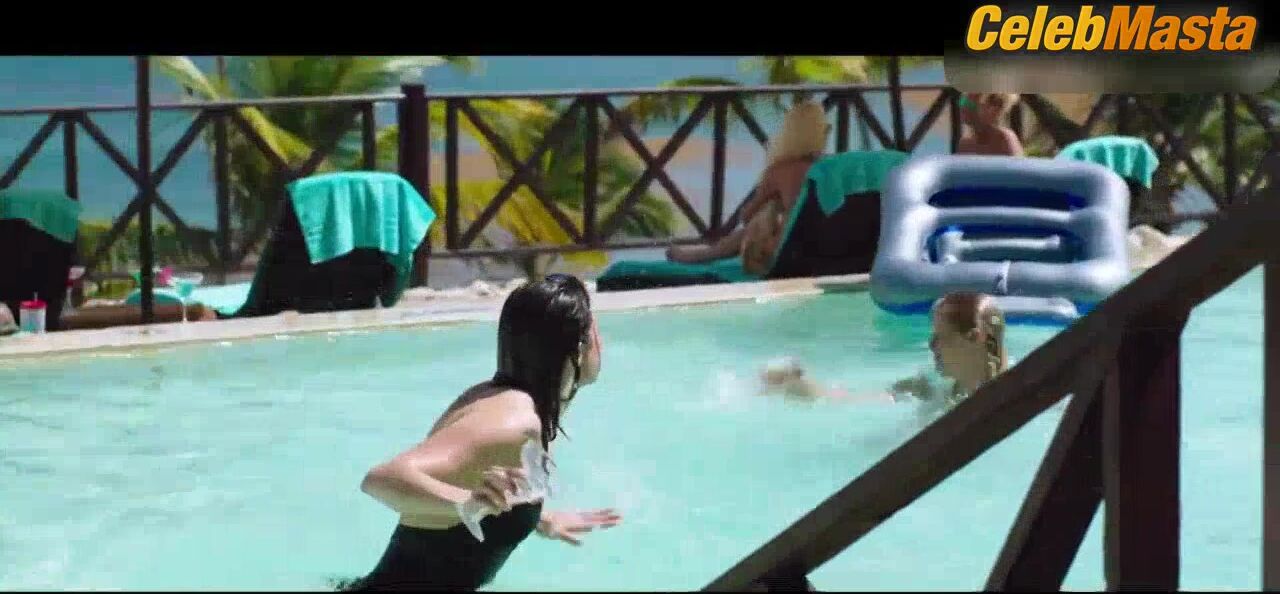 Claire Holt Mandy Moore And Swimsuit Scene In In The Deep - Photo 1 of 5 photo 5