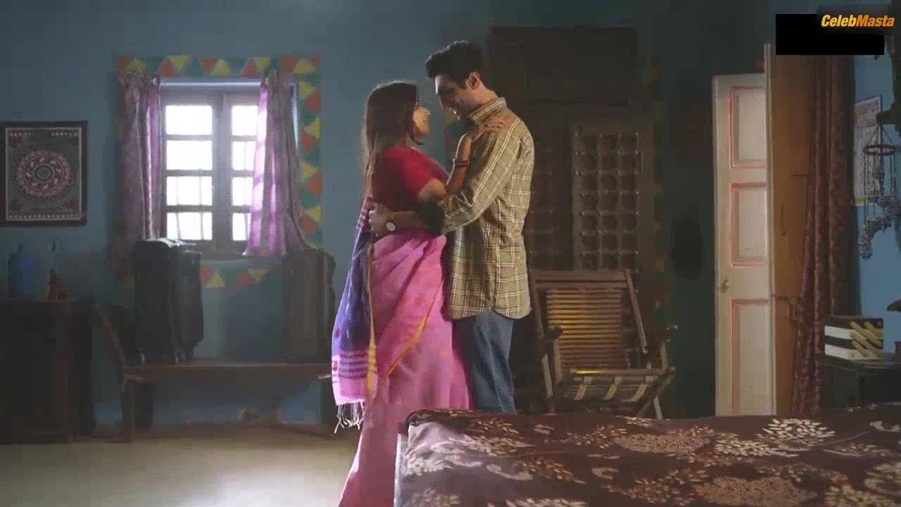Sneha Paul Topless Breasts Scene In Charmsukh Chawl - Photo 1 of 5