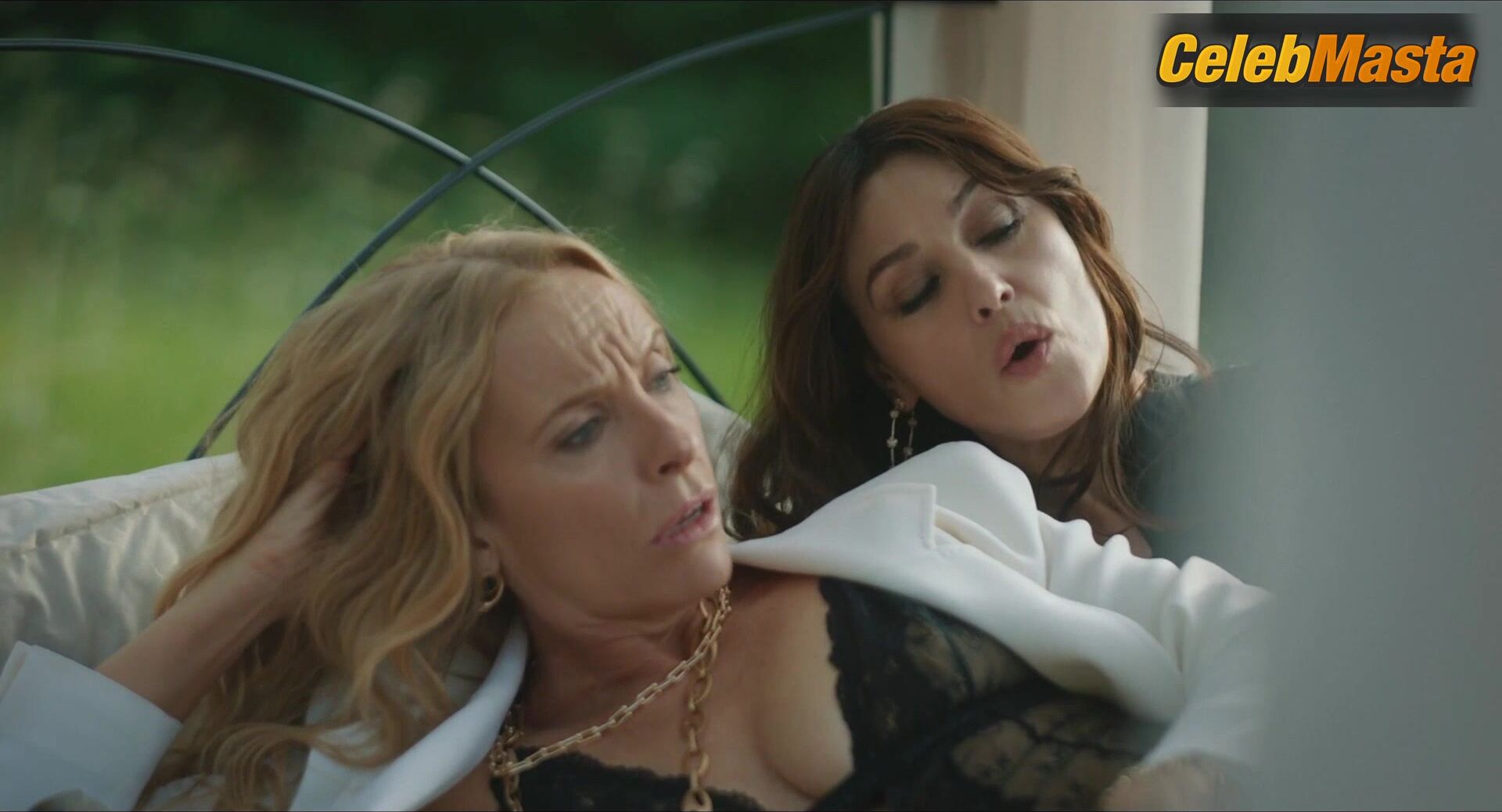 Monica Bellucci Toni Collette And Underwear Scene From Mafia - Photo 1 of 5