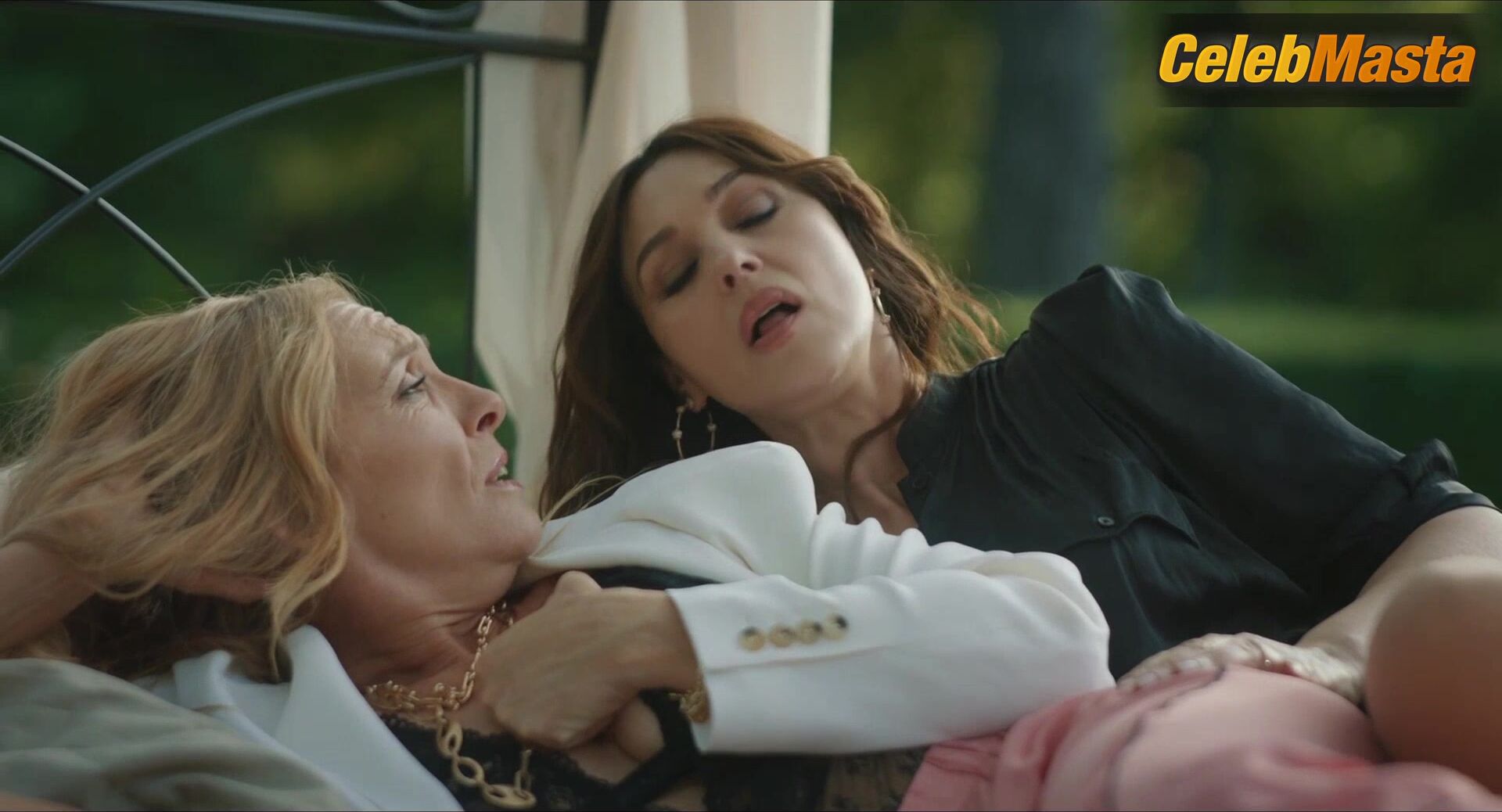 Monica Bellucci Toni Collette And Underwear Scene From Mafia - Photo 1 of 5 photo 2