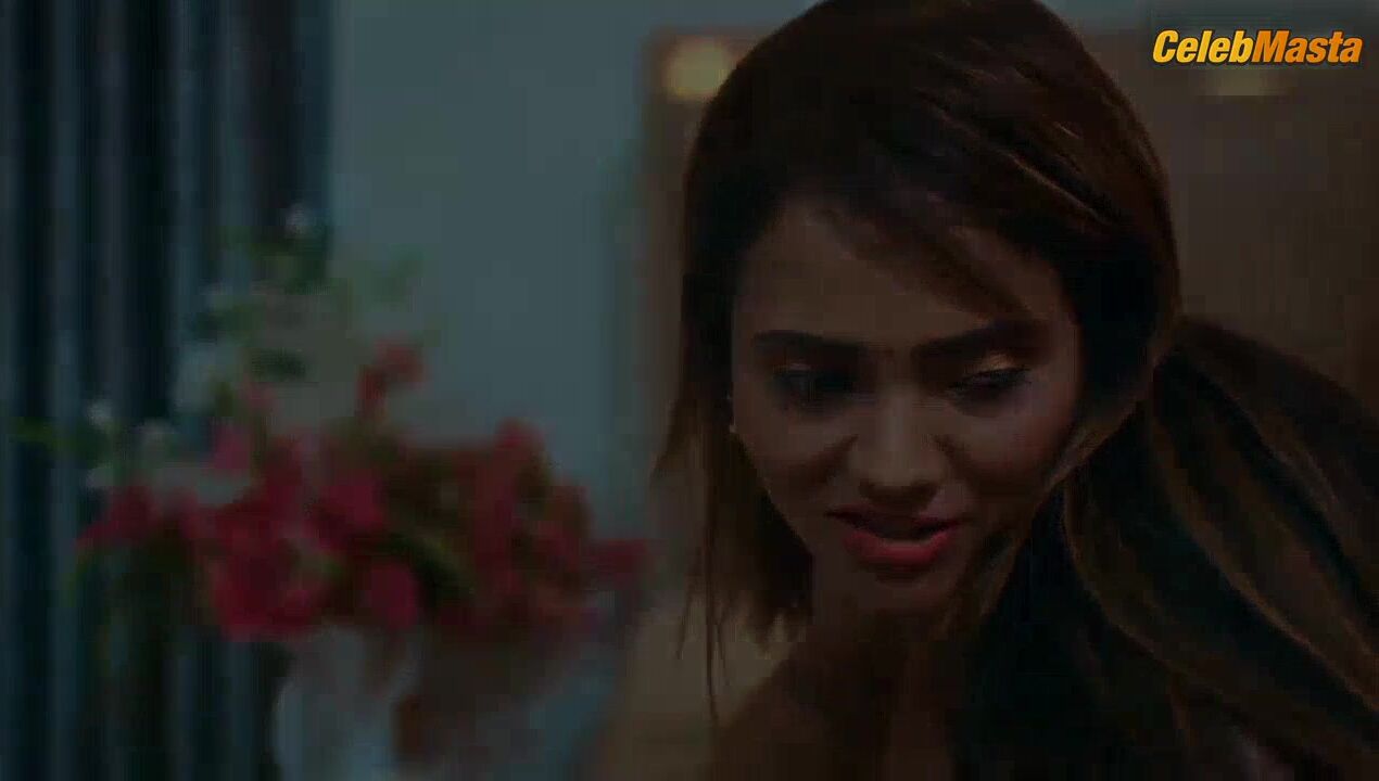 Jinnie Jaaz Booty Scene In Love Guru - Photo 2 of 5 photo 1