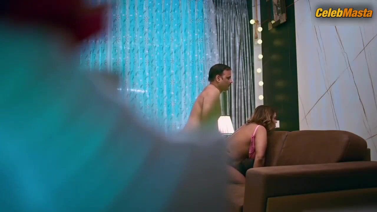 Jinnie Jaaz Booty Scene In Love Guru - Photo 2 of 5 photo 5