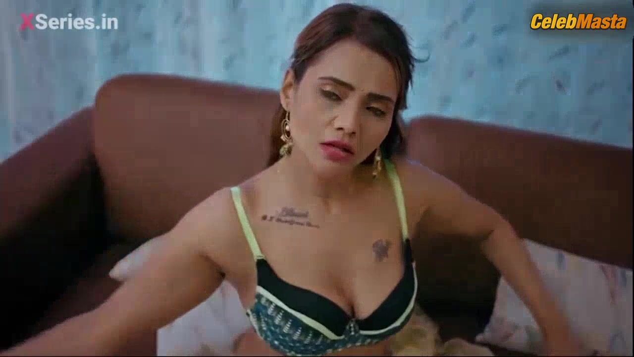 Jinnie Jaaz ’s Real Sex Scene In Love Guru - Photo 1 of 5