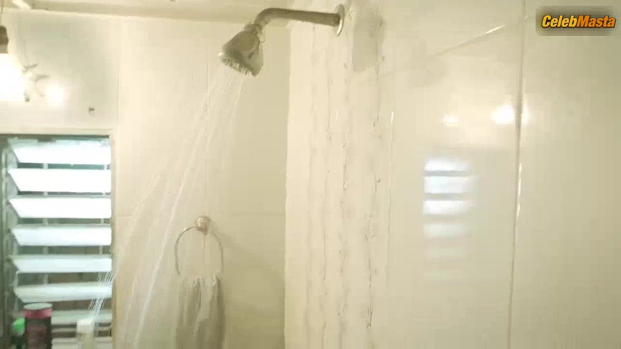 Jinnie Jaaz Reveals Tits Scene In Charmsukh - Photo 1 of 5 photo 2