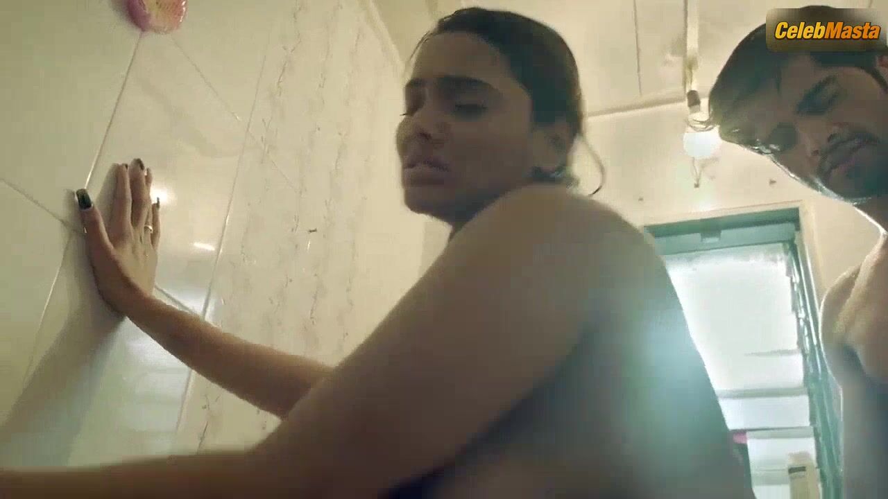 Jinnie Jaaz Reveals Tits Scene In Charmsukh - Photo 1 of 5 photo 4