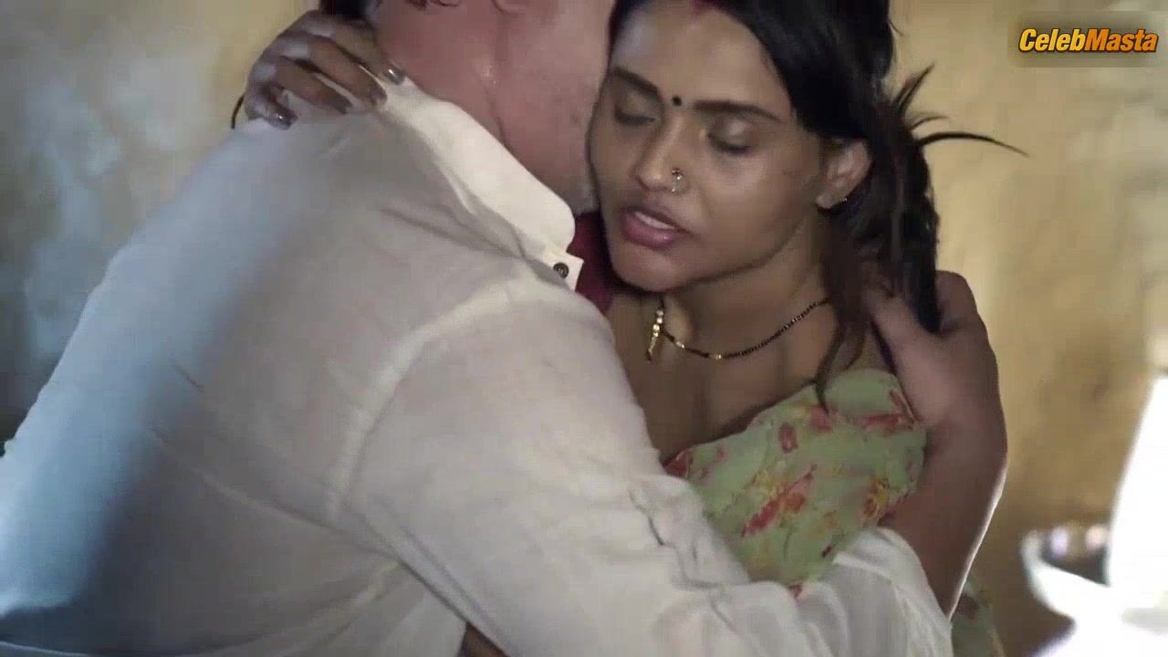 Jinnie Jaaz Hot Scene In Charmsukh - Photo 2 of 5 photo 1
