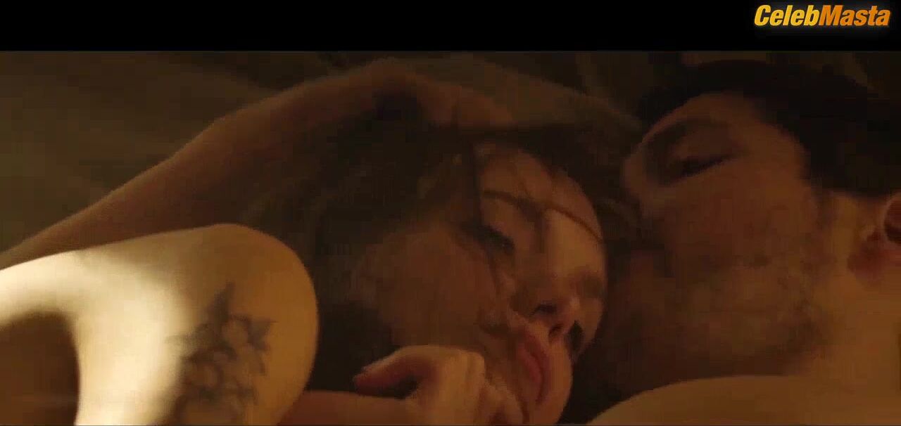 Stacy Martin ’s Boobs Scene In The Evening Hour - Photo 1 of 5 photo 2