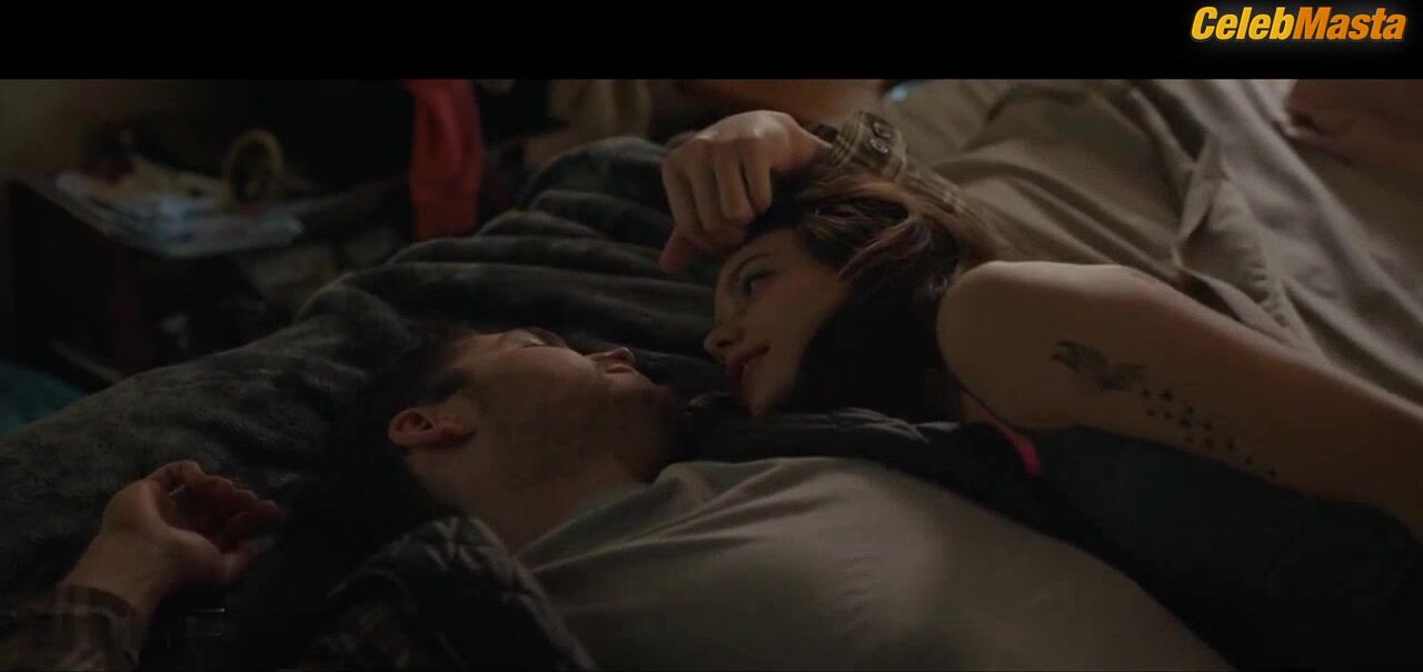 Stacy Martin ’s Boobs Scene In The Evening Hour - Photo 1 of 5 photo 4