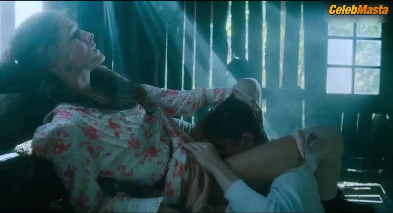 Emma Corrin Booty, Boobs Scene In Lady - Photo 2 of 5