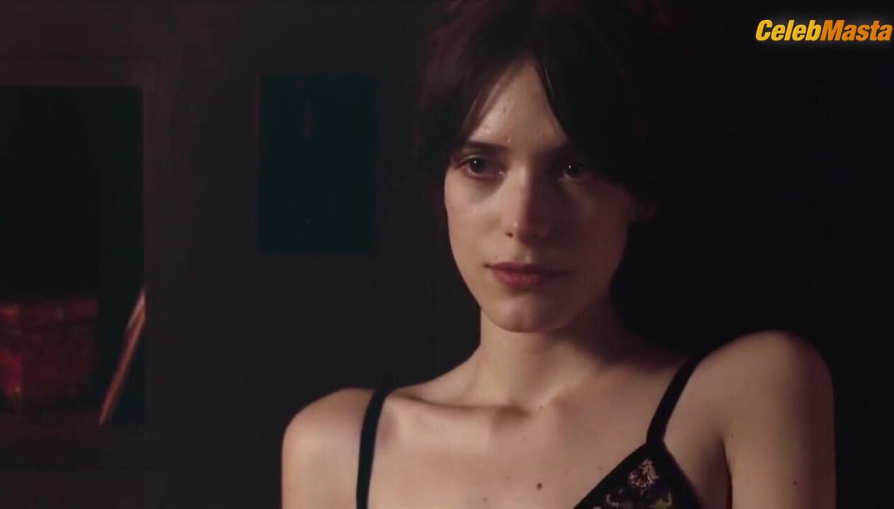 Stacy Martin Bares Breasts In Rosy Scene - Photo 2 of 5 photo 4