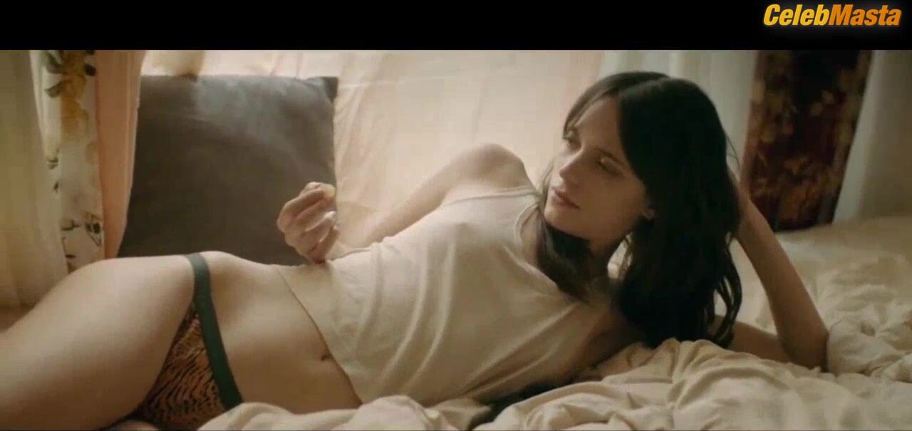 Stacy Martin Tits And Underwear Scene From Joueurs - Photo 3 of 5 photo 5