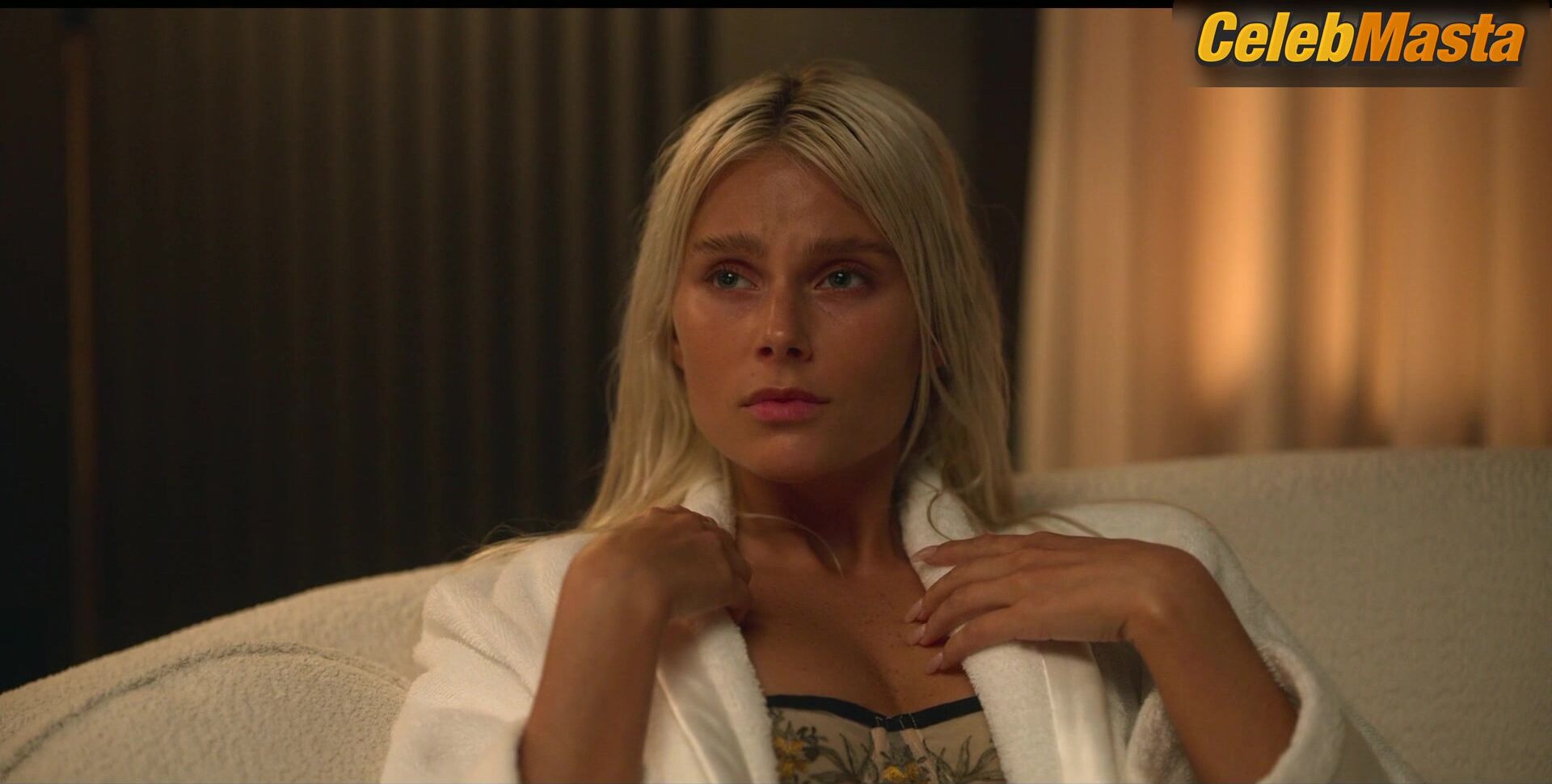 Valentina Zenere Shows Underwear Scene In Elite - Photo 1 of 5 photo 5
