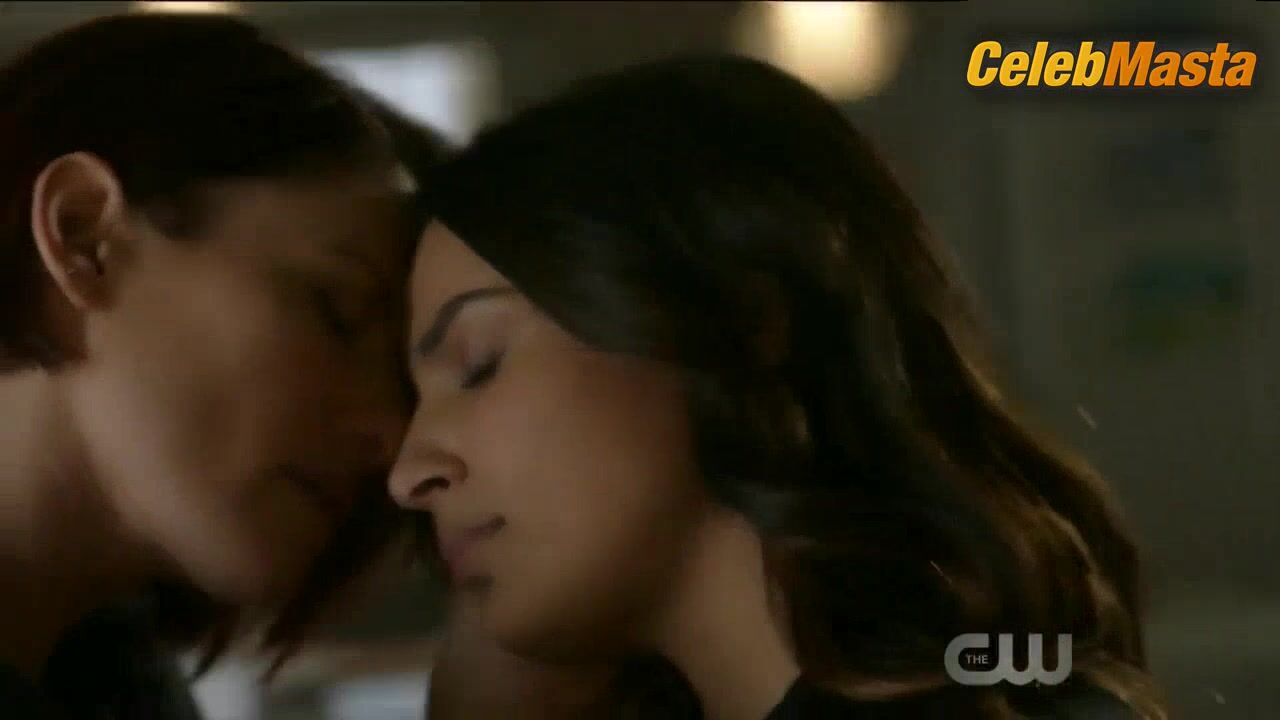 Chyler Leigh And Floriana Lima’s Lesbian Scene In - Photo 2 of 5 photo 5