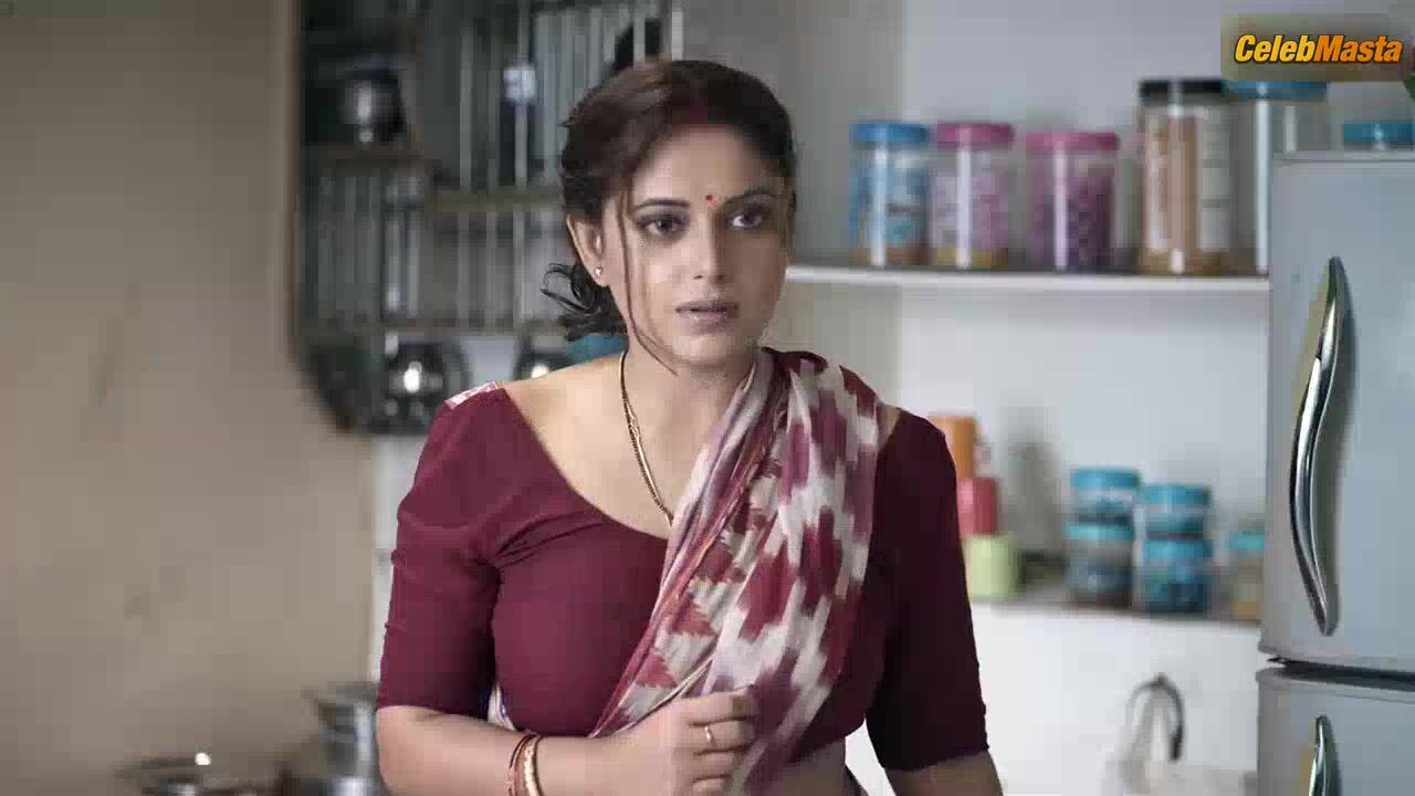 Sneha Paul Boobs Scene In Charmsukh - Photo 1 of 5 photo 5