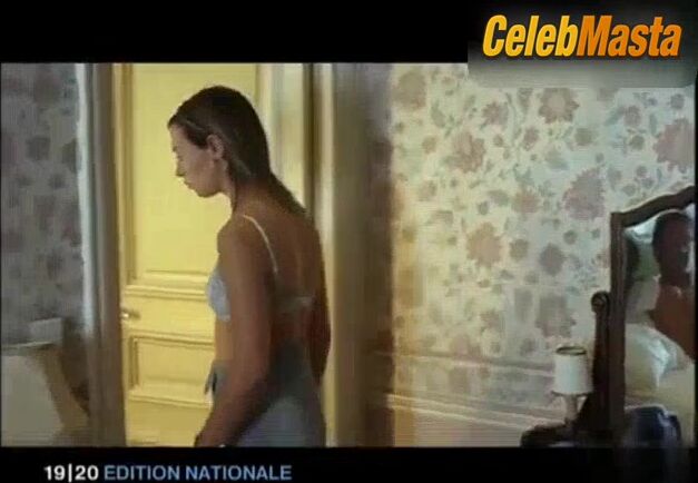 Cecile De France ’s Sexy Scene From La Confiance Regne - Photo 1 of 5 photo 4