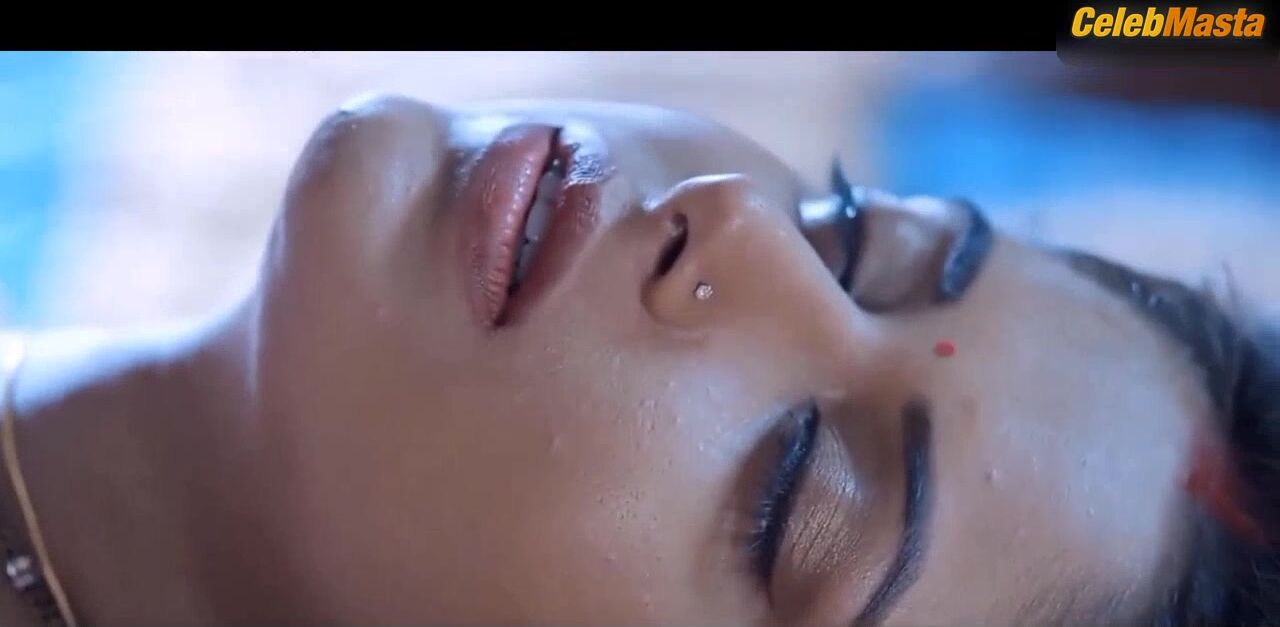 Sneha Paul ’s Lesbian Scene From Laal Lihaaf - Photo 1 of 5 photo 4